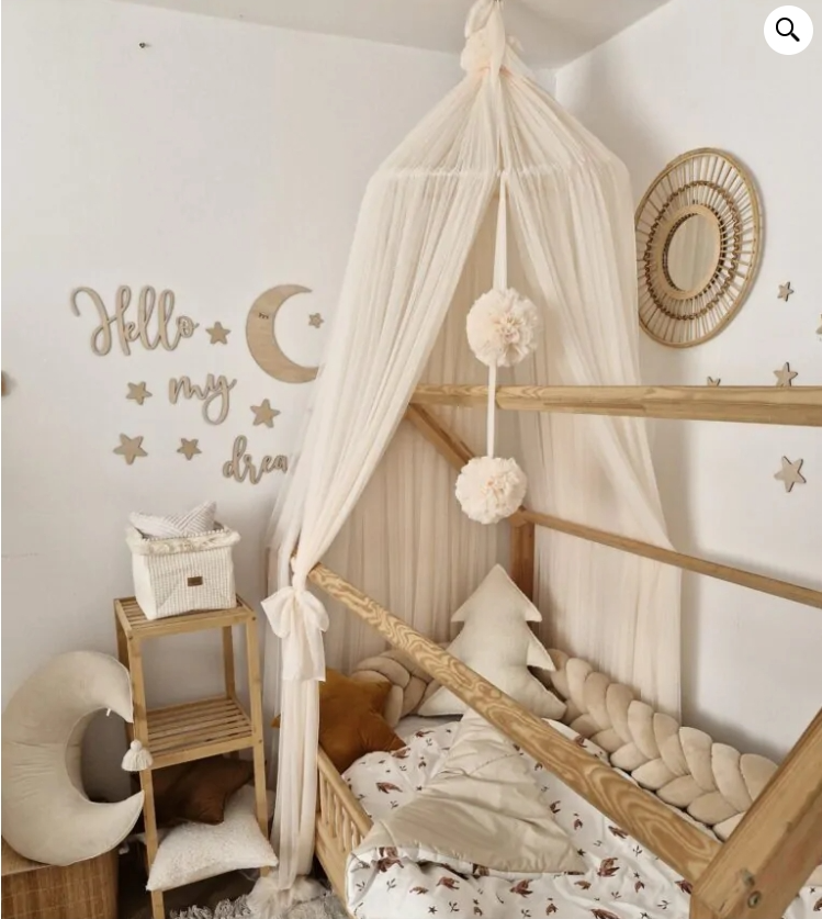 BALDACHIM Z POMPONAMI TIUL HERBACIANY